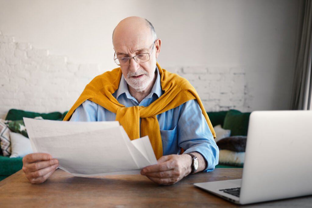 Senior citizen applying for government benefits to learn how can senior citizens get free money.